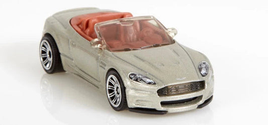 Matchbox 2015 #018/120 Aston Martin DBS Volante, NEW/LOOSE, metalflake champagne