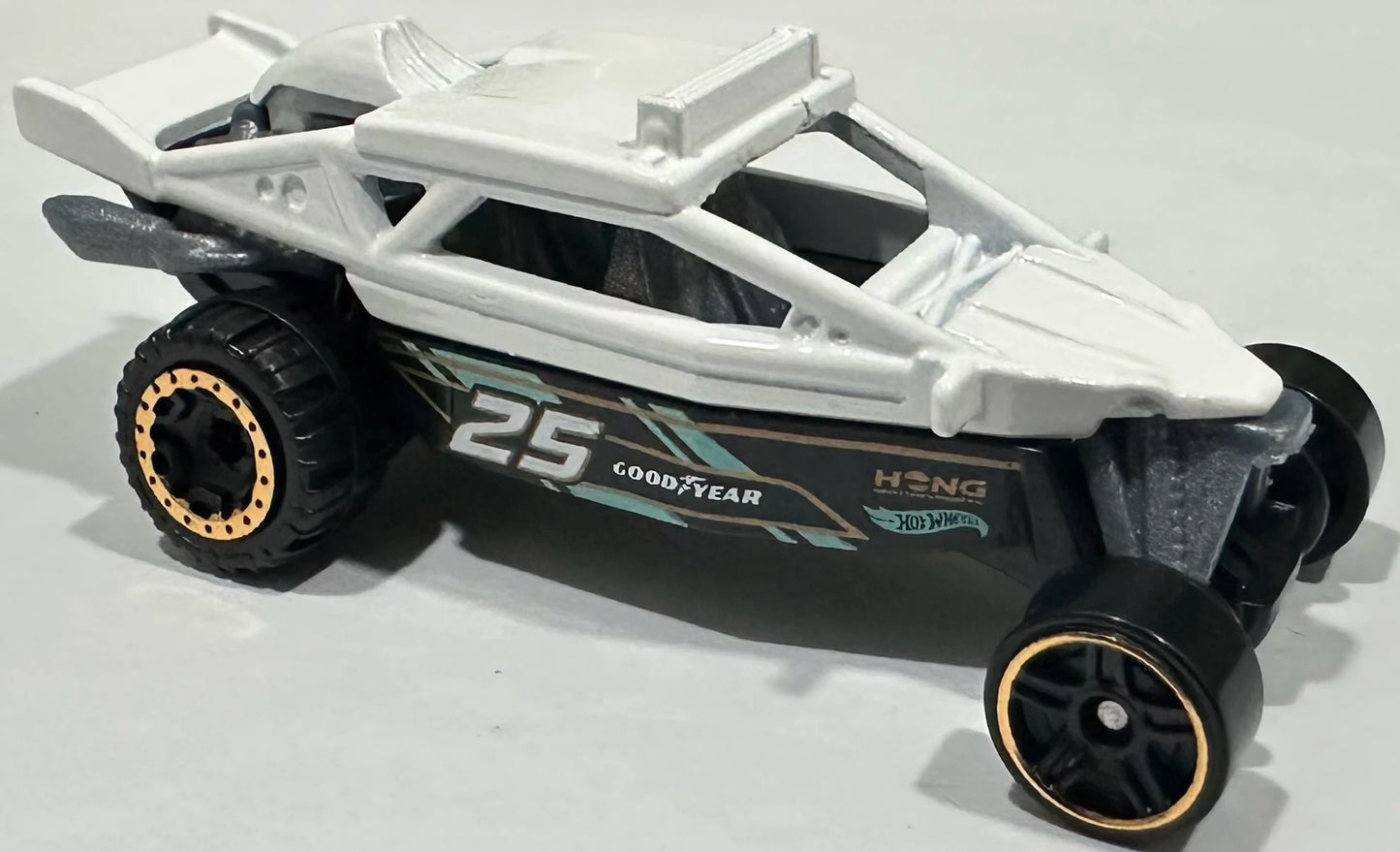 Hot Wheels 2025 #092/250 Dune It Up, NEW/LOOSE, white