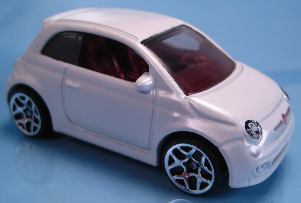 Hot Wheels 2014 #025/250, Fiat 500, NEW/LOOSE, pearl white
