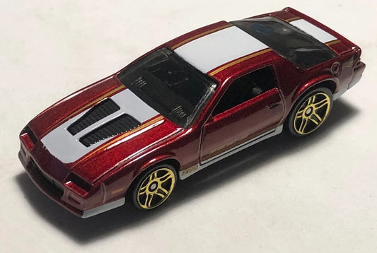 Hot Wheels 2021 #191/250 '85 Chevrolet Camaro IROC-Z, metalflake red