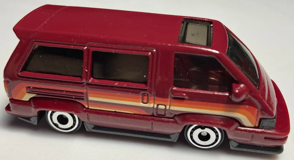 Hot Wheels 2023 #095/250, 1986 Toyota Van, NEW/LOOSE, burgundy