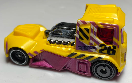 Hot Wheels 2022 #127/250, Rennen Rig, NEW/LOOSE, yellow