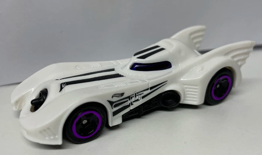 Hot Wheels 2023 #103/250, 1989 Batmobile, NEW/LOOSE, white