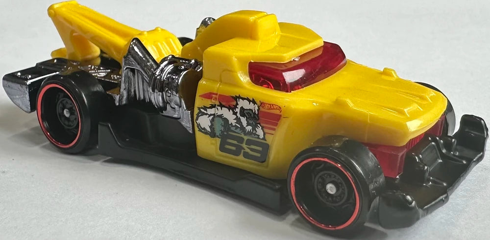 Hot Wheels 2025 #042/250 Haulerback, NEW/LOOSE, yellow