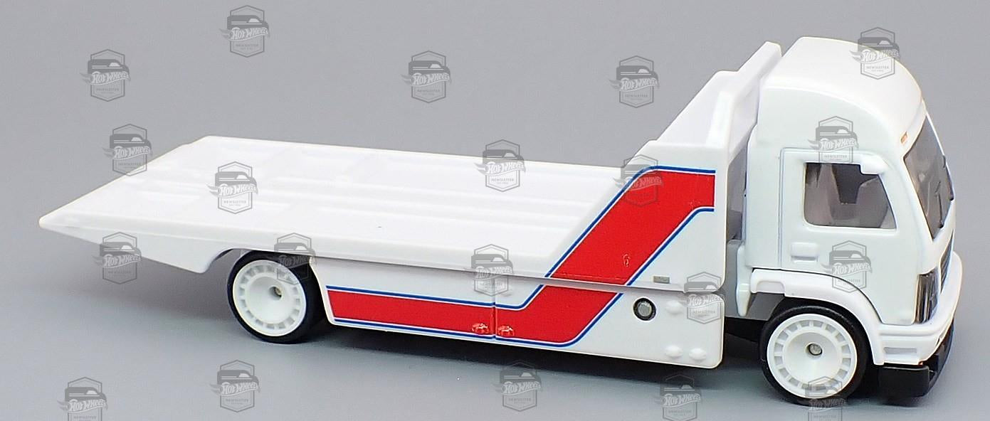 Hot Wheels 2025 Aero Lift from #80 Team Transport (no car), NEW/LOOSE