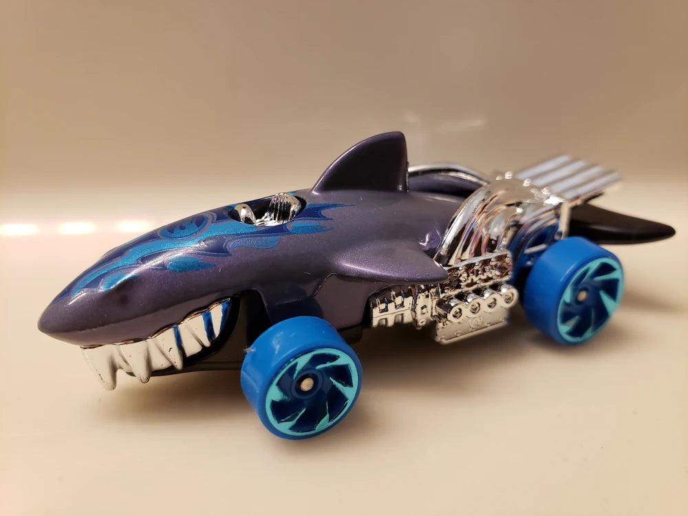 Hot Wheels 2019 #231/250, Sharkcruiser, TREASURE HUNT, NEW/LOOSE, metalflake light purple