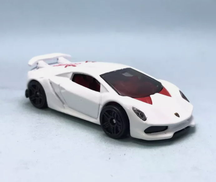 Hot Wheels 2024 #204/250 Lamborghini Sesto Elemento, NEW/LOOSE, white