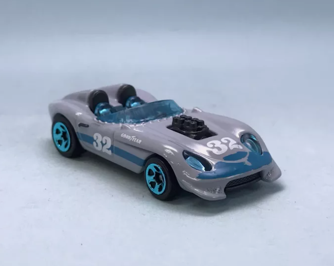 Hot Wheels 2024 #079/250 Glory Chaser, NEW/LOOSE, grey