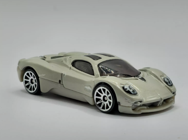 Hot Wheels 2024 #205/250 Pagani Utopia, NEW/LOOSE, grey