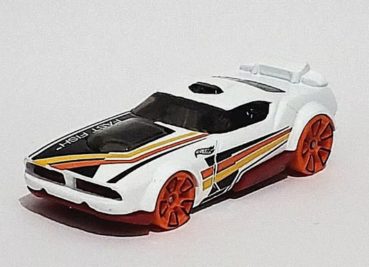 Hot Wheels 2022 #047/250 Fast Fish, NEW/LOOSE, white