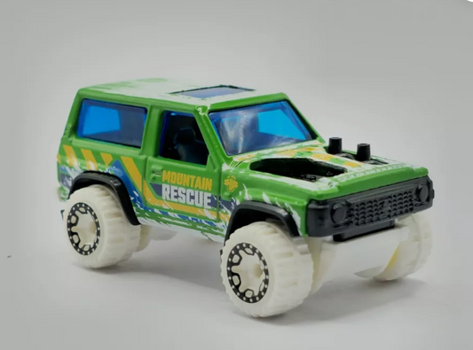 Hot Wheels 2024 #034/250 Nissan Patrol Custom, NEW/LOOSE, green