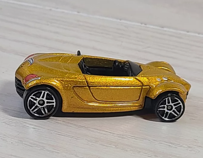 Hot Wheels 2002 First Editions #37/42 Hyundai Spyder Concept, NEW/LOOSE, gold