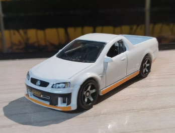 Matchbox 2023 #064/100 2008 Holden VE UTE SSV, NEW/LOOSE, white