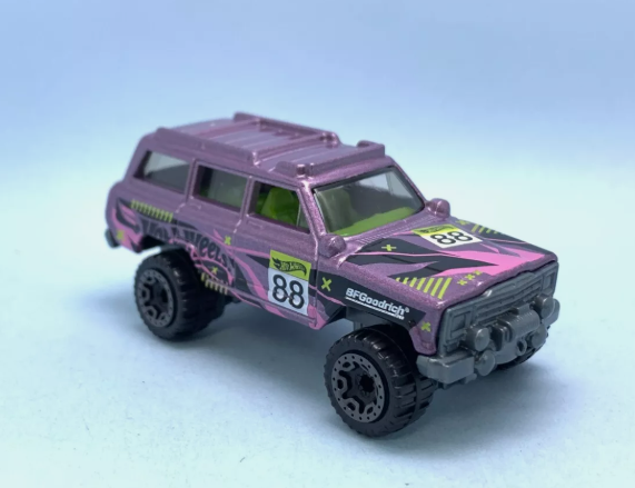 Hot Wheels 2025 #044/250 1988 Jeep Wagoneer, NEW/LOOSE, purple