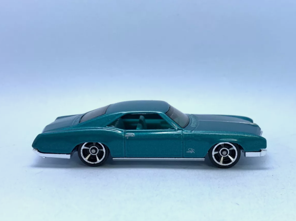 Hot Wheels 2025 #050/250 '66 Buick Riviera, NEW/LOOSE, teal