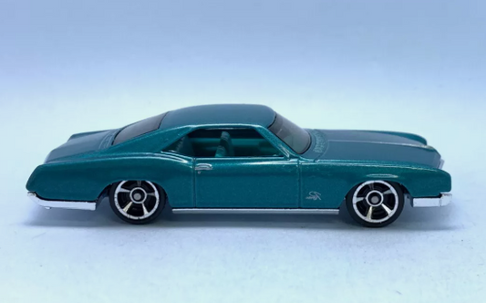 Hot Wheels 2025 #050/250 '66 Buick Riviera, NEW/LOOSE, teal