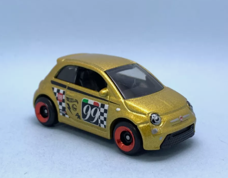 Hot Wheels 2025 #033/250 Fiat 500e, NEW/LOOSE, gold