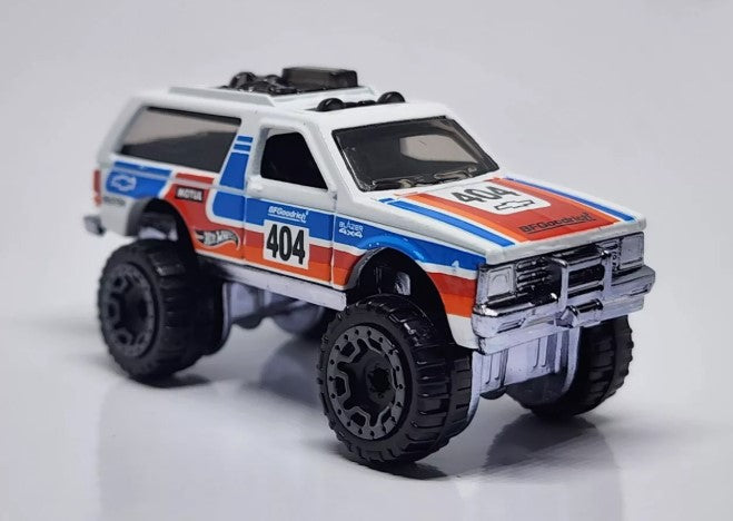 Hot Wheels 2025 #081/250 Chevy Blazer 4x4, NEW/LOOSE, white