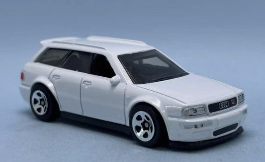 Hot Wheels 2025 #029/250 '94 Audi Avant RS2, NEW/LOOE, white