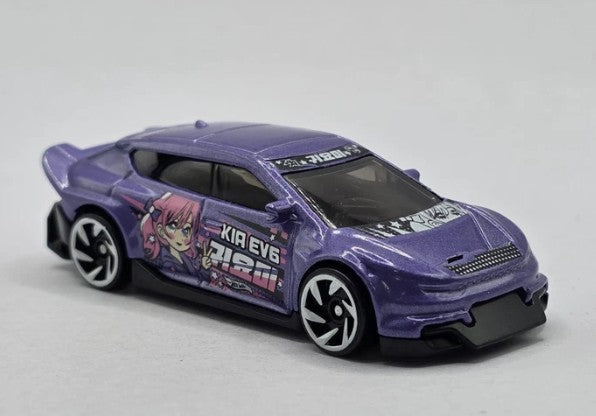 Hot Wheels 2025 #120/250 Custom Kia EV6, NEW/LOOSE, purple