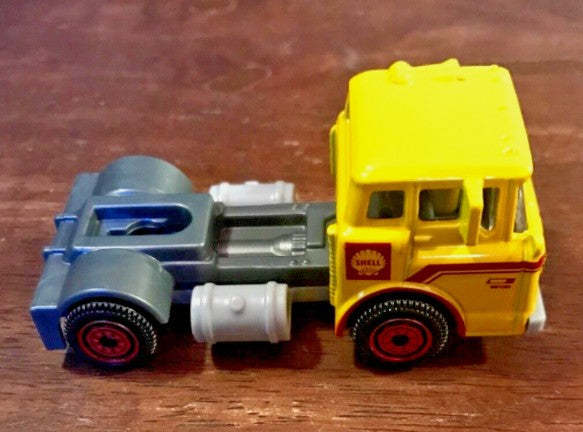 Matchbox 2022 #063/125 '65 Ford C900, NEW/LOOSE, yellow