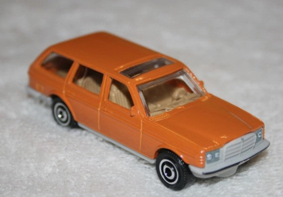 Matchbox Multipack Pull, '80 Mercedes-Benz W123 Wagon, NEW/LOOSE, orange