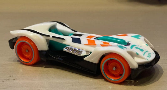 Hot Wheels Multipack Exclusive, Roadster Bite, NEW/LOOSE, white