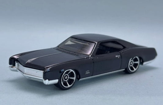 Hot Wheels 2025 #050/250 '66 Buick Riviera, NEW/LOOSE, black