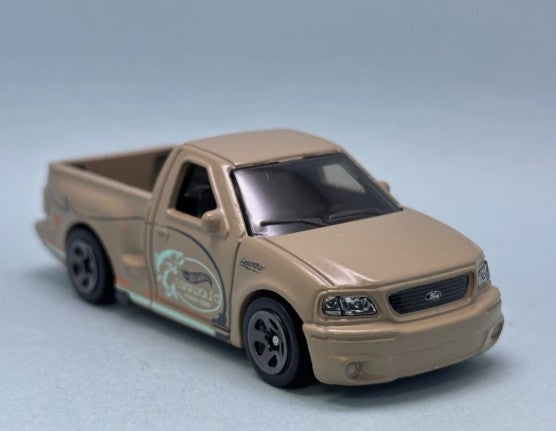Hot Wheels 2025 #094/250 '99 Ford F-150 SVT Lightning, NEW/LOOSE, beige