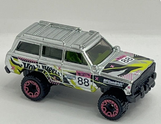 Hot Wheels 2025 #044/250 1988 Jeep Wagoneer, RETAILER EXCLUSIVE, NEW/LOOSE, ZAMAC