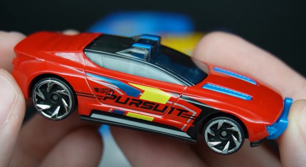 Hot Wheels 2025 #018/250 Alpha Pursuit, NEW/LOOSE, red