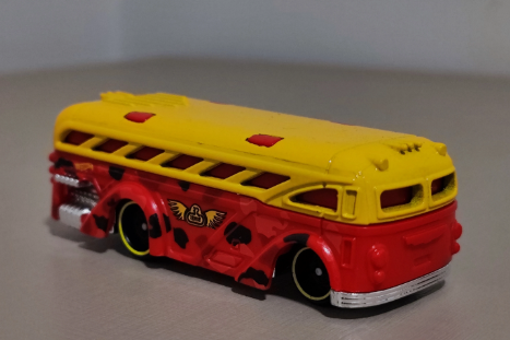 Hot Wheels 2024 #065/250 Surfin' School Bus, NEW/LOOSE, yellow & red