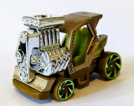 Hot Wheels 2023 #043/250 Tee'd Off 2, champagne