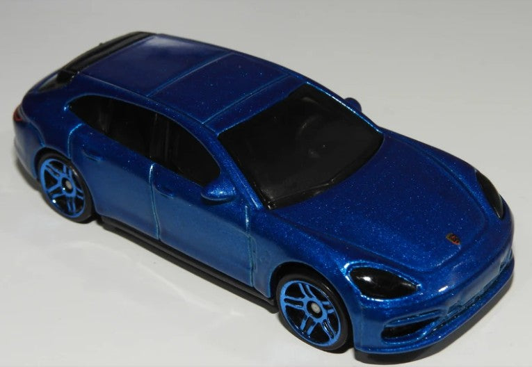 Hot Wheels 2020 #044/250 Porsche Panamera Turbo S E-Hybrid Sport Turismo, NEW/LOOSE, metalflake blue