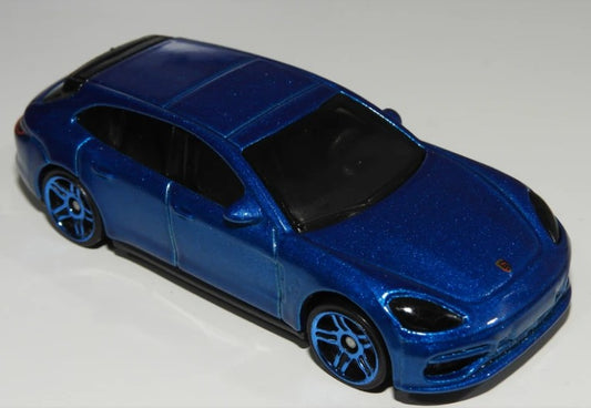 Hot Wheels 2020 #044/250 Porsche Panamera Turbo S E-Hybrid Sport Turismo, NEW/LOOSE, metalflake blue
