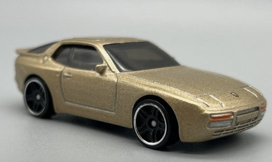 Hot Wheels 2020 #047/250 '89 Porsche 944 Turbo, NEW/LOOSE, gold