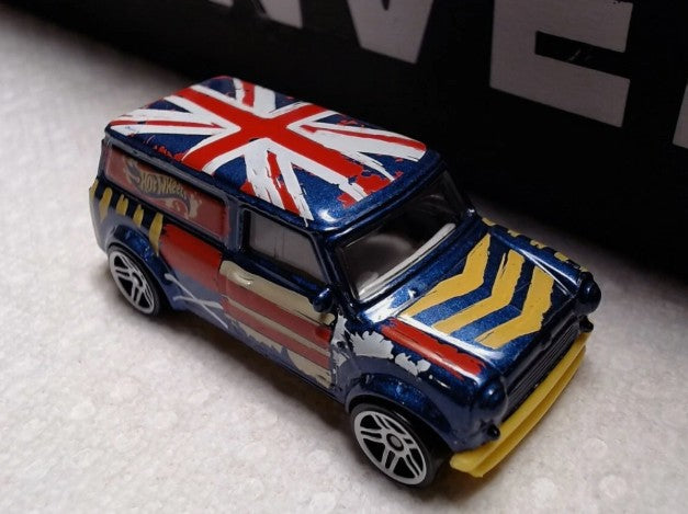 Hot Wheels 2015 #027/250 '67 Austin Mini Van, NEW/LOOSE, metalflake dark blue
