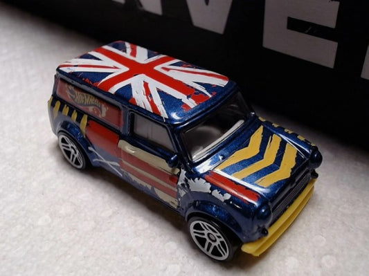 Hot Wheels 2015 #027/250 '67 Austin Mini Van, NEW/LOOSE, metalflake dark blue