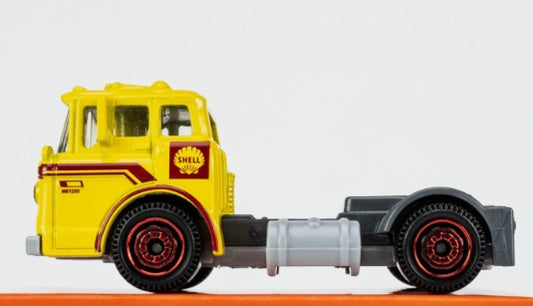 Matchbox 2022 #063/100 1965 Ford C900, NEW/LOOSE, yellow