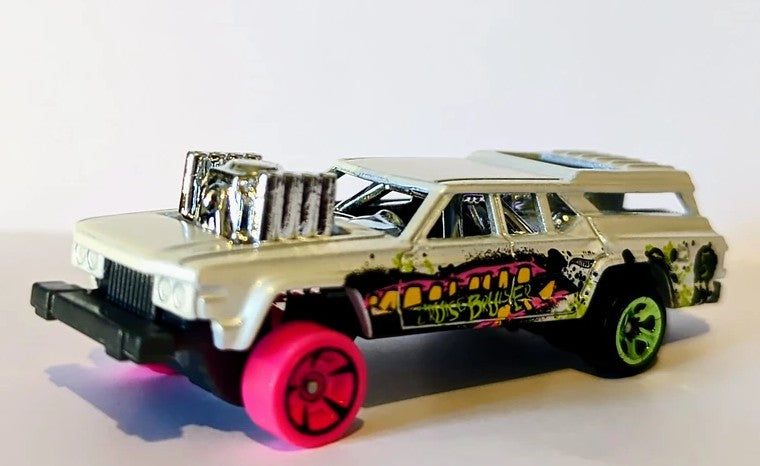 Hot Wheels 2023 Multipack Exclusive, Cruise Bruiser, NEW/LOOSE, white