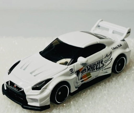 Hot Wheels 2022 #154/250 LB Silhouette Works GT Nissan 35GT-RR Ver.2, NEW/LOOSE, white