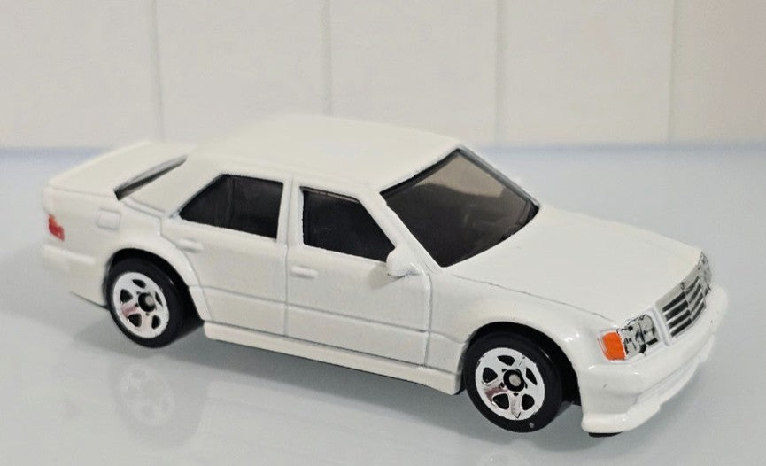 Hot Wheels 2022 #086/250, Mercedes-Benz 500 E, RETAILER EXCLUSIVE, NEW/LOOSE, white