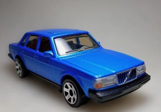 Matchbox 2023 #099/100 1986 Volvo 240, NEW/LOOSE, metalflake blue
