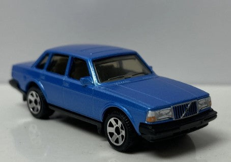 Matchbox 2023 #099/100, 1986 Volvo 240, NEW/LOOSE, metalflake blue