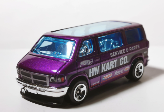 Hot Wheels 2022 #055/250 Dodge Van, NEW/LOOSE, metalflake purple