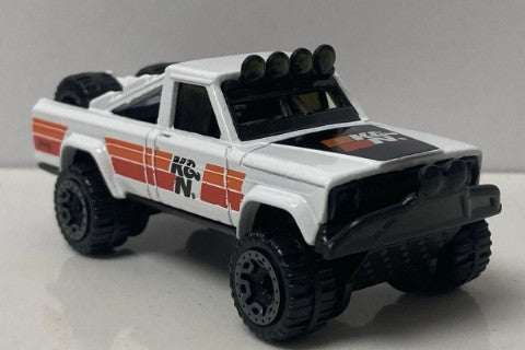 Hot Wheels 2024 #091/250 '73 Jeep J10, NEW/LOOSE, white