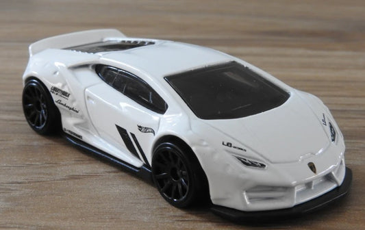 Hot Wheels 2022 #172/250, LB-WORKS Lamborghini Huracán Coupé, NEW/LOOSE, gloss white