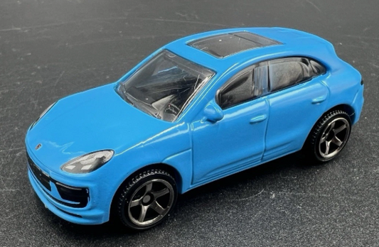 Matchbox 2025 #064/125 Porsche Macan S, NEW/LOOSE, miami blue