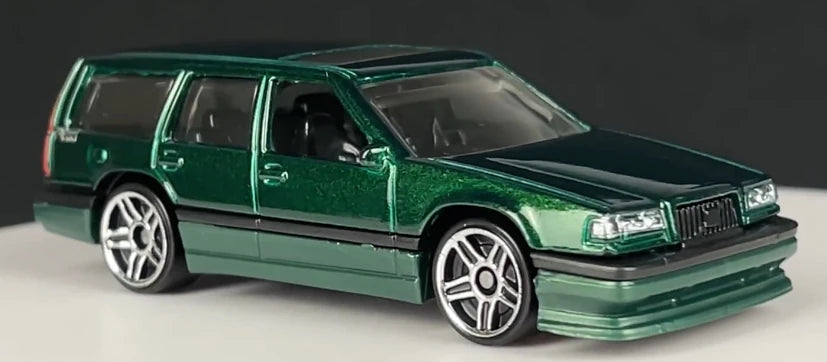 Hot Wheels 2022 #140/250, Volvo 850 Estate, NEW/LOOSE, olive green metallic