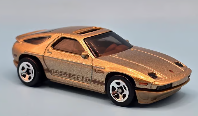 Hot Wheels 2025 [no number], 1983 Porsche 928S, RETAILER EXCLUSIVE, NEW/LOOSE, gold